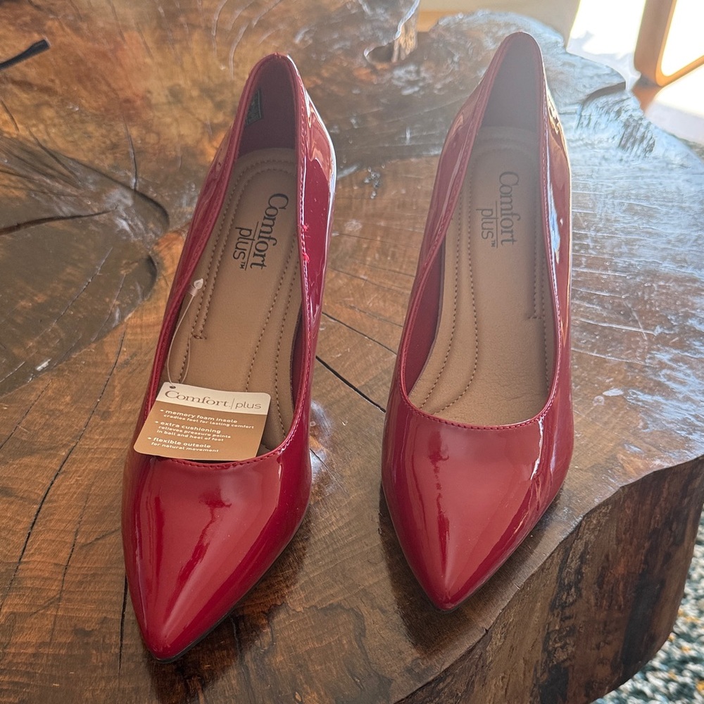 NWOT- Comfort Plus by Predictions Glossy Red Heels